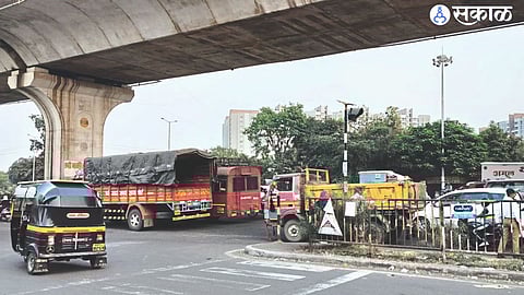 Traffic jam at Bali Mandir Chowk.