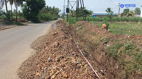 शेतकऱ्यांनी भूमिगत विद्युत वाहिनीचे काम पाडले बंद, जाणून घ्या काय आहे कारण