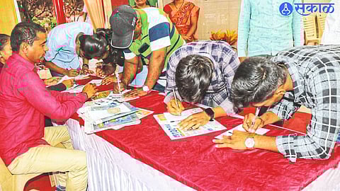Nashik Students registering for the exhibition.