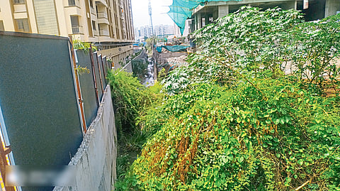 नालेसफाईचा दावाच केवळ ‘सफाई’दार
शहरातील स्थिती; पावसाच्या हजेरीमुळे अधिकाऱ्यांची ‘हजेरी’ घेण्याची वेळ