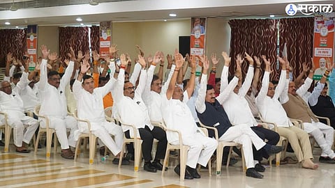 Kolhapur News : देवेंद्र फडणवीसांनी केले आवाडेंचे कौतुक; हाळवणकर समर्थक अस्वस्थ