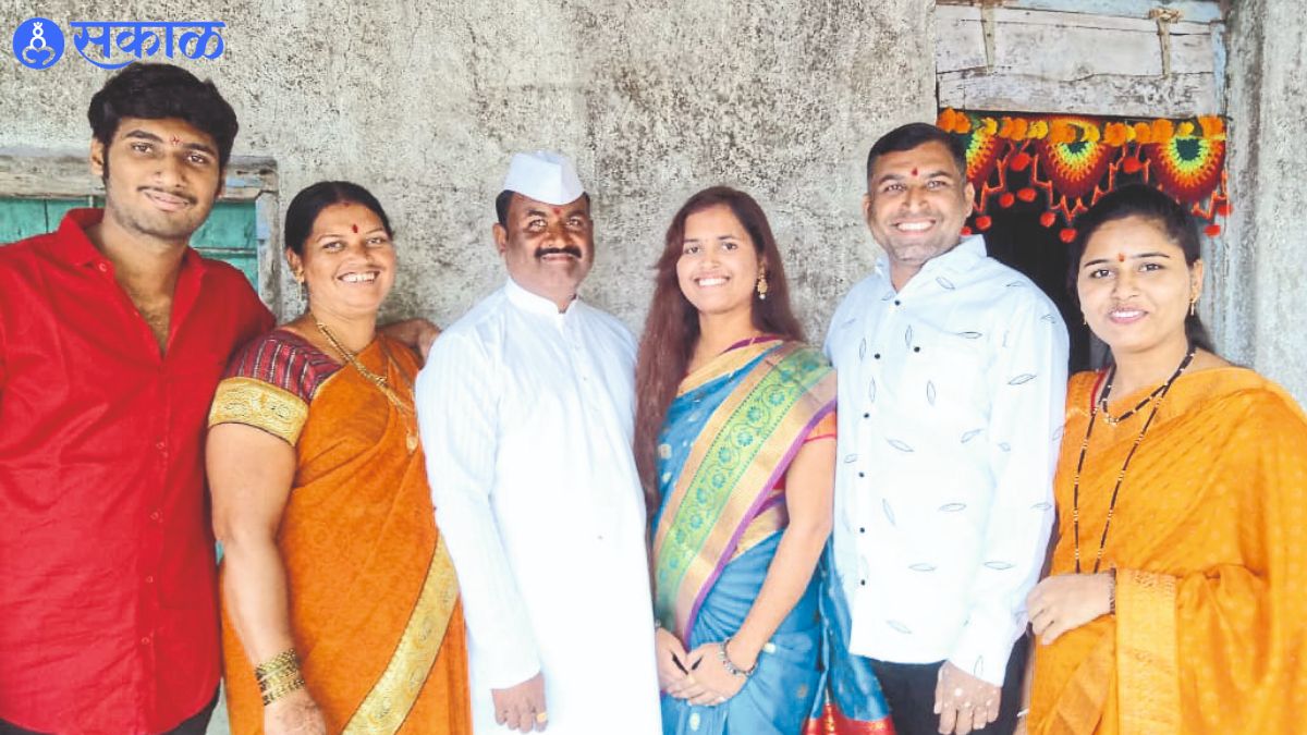 Rituja with parents, uncles and brothers.