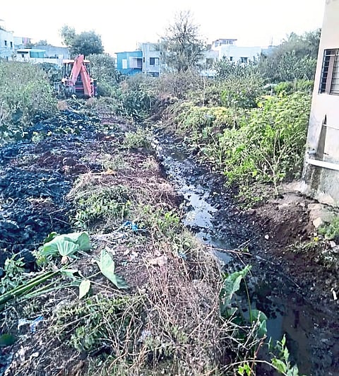 पाचगावमध्ये नाले सफाई सुरू