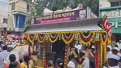 Chaitanya Maharaj Palkhi Otur
