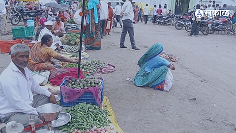 prices of vegetables increased in Bardapur weekly market in Ambajogai taluk marathi News