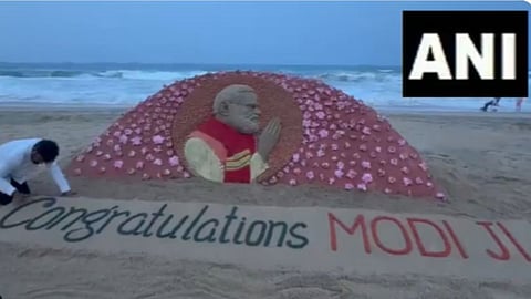 Sudarsan Pattnaik creates sand art congratulating PM Modi: