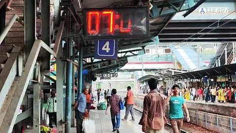 Mumbai Local Train : मुंबईत पश्चिम रेल्वेची सेवा विस्कळीत; चर्चगेटच्या दिशेने धावणाऱ्या गाड्या उशिराने