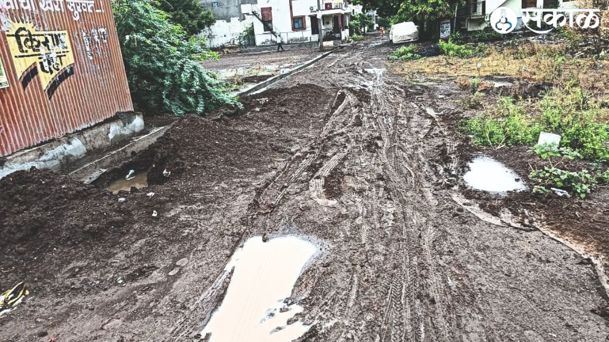 The deplorable condition of the roads in the new settlements at Erandole.