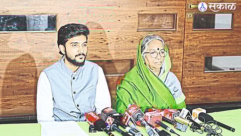 Vivek Kolhe, an independent candidate from Nashik Teachers' Constituency and Neelima Pawar, former general secretary of the Maratha Vidya Prasarak Sanstha, while interacting with reporters.