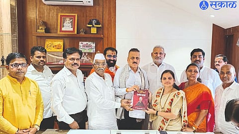 While inviting Nirmal Vari, President of Sant Nivruttinath Maharaj Samadhi Temple Kanchan Jagtap, MLA Adv. Manikrao Kokate,