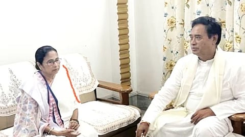 Mamata Banerjee : पश्चिम बंगालच्या राजकारणात ट्विस्ट; ममता बॅनर्जींनी घेतली 'या' भाजप नेत्याची भेट