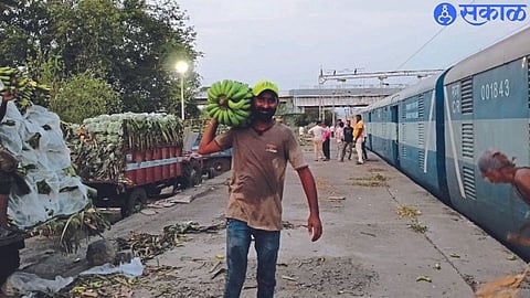 Archive photo of a railway wagon rake at Keli Maldhakka.