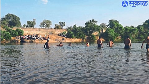 The team searching for the drowned youth in the river here.