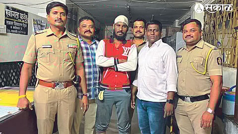 Police team with Bholeasingh Bawari who fled the court.