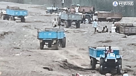 Illegal sand extraction going on from Girna riverbed at Lohoner