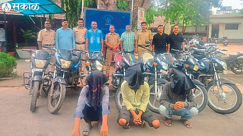 Police team with stolen bikes and thieves.