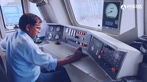 Railways to replace iron trunks of loco pilots guards with trolley bags marathi news