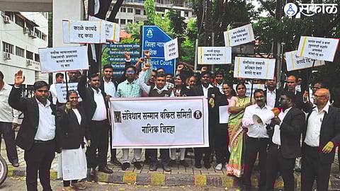 Lawyers protesting against the new laws by the Constitution Honoring Lawyers Committee in front of the entrance of the District Court