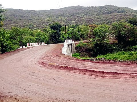 वाळद येथील महावितरणचा खांब अखेर हटविला