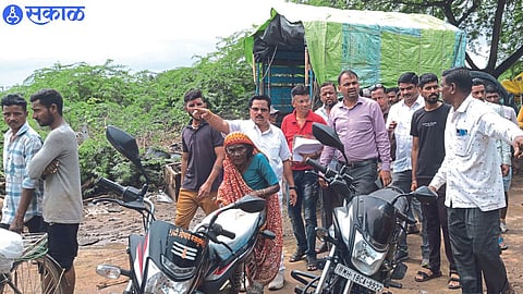 As Bhogavati river flooded, flood water entered the house on the bank. During the inspection, Additional Tehsildar Sambhaji Patil, BJP's Vijay Marathe, Nikhil Jadhav, Talathi Sanjay Gosavi.