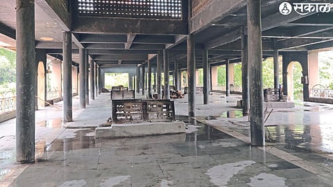 Leaking roof in Amardham.