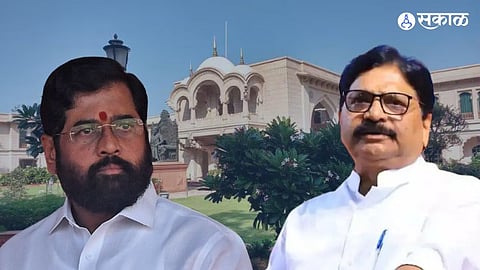 Shivsena MP ravindra waikar wrote letter to CM Shinde to improve the facilities in Maharashtra Sadan Marathi News