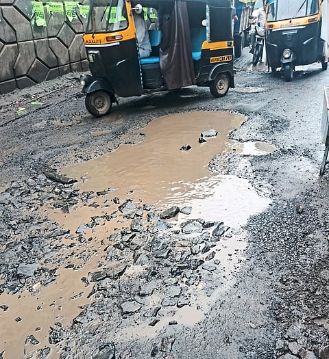 पावसामुळे भिवंडीत खड्डेच-खड्डे