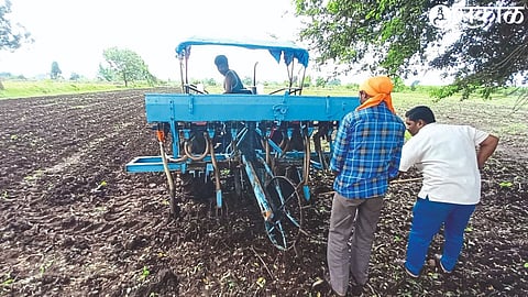 Farm laborers planting soybeans in the field