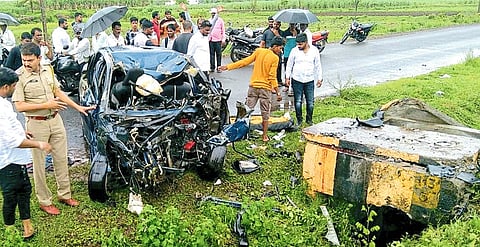 डाळज क्र. ३ येथील
अपघातात चौघे ठार, दोन जखमी