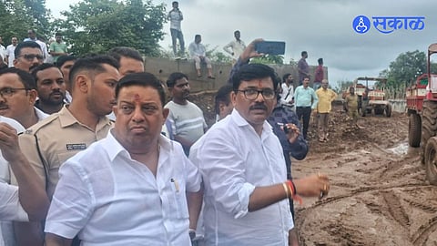 Bhiwandi : बाळ्यामामा आधिकाऱ्यांवर भडकले, म्हणाले नागरिकांचा जीव वाचवा नाहीतर