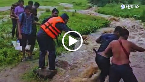 navi mumbai cbd belapur waterfall rescue operation viral video