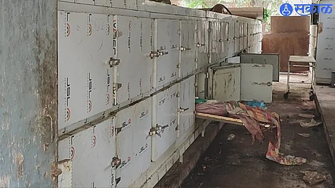 Disturbance of coffins and chambers in mortuary of district hospital.