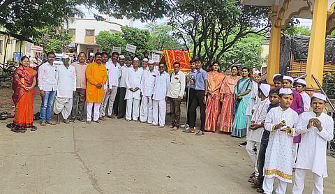 उरळगाव येथे विद्यार्थ्यांकडून जनजागृती