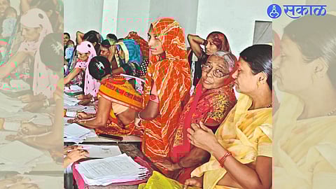 Crowd for name registration of Mukhyamantri Ladki Bahin Yojana at Anganwadi centers.