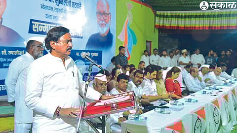 Speaking at the honor yatra of NCP, state president Kha. Sunil Tatkare. Officials and activists present on the platform.