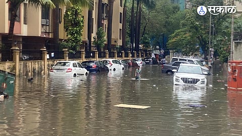 All municipal, government and private medium schools and colleges in Mumbai are declared holiday