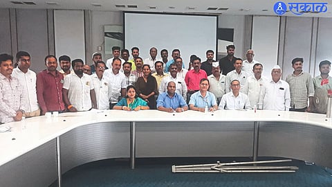 In meeting with the representatives of farmers and producers in the district bank auditorium of the central team B. K. pushti, Binod Giri, Pankaj Kumar, Sonali Bagde.