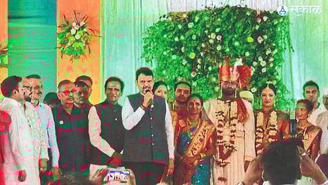 While congratulating Chakor and Dhanshree, Deputy Chief Minister Devendra Fadnavis and other ministers along with public representatives etc.