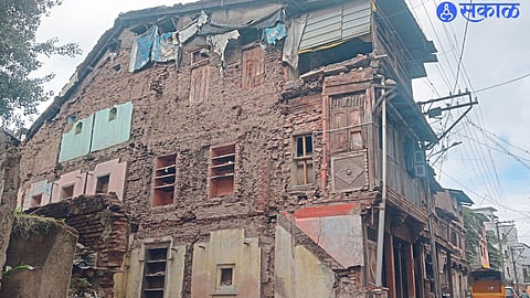 Mansions in dangerous condition