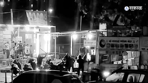 पुण्यात भाईगिरी काही थांबेना; तरुणावर धारदार शस्त्राने चौघांचा हल्ला