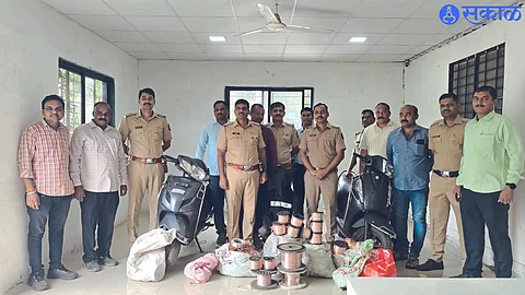 Police officers and personnel showing the items with the suspected accused in the Indian Bank robbery.