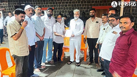 while giving the information about the tree movement construction work in the dam area of Haranbari to the Guardian Minister Dada Bhuse. Prasad Sonawane, office bearer of Mosam Khore Water Conservation Committee.