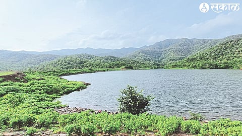 Due to the good rains, the water accumulated in the dam here.