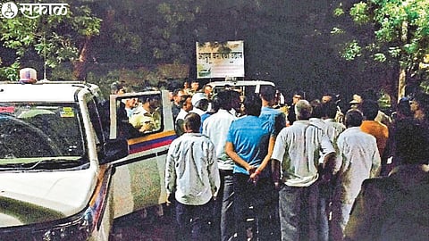 Sub-Divisional Police Officer Nitin Ganapure, Assistant Police Inspector Purushottam Shirasat etc. while understanding the relatives of Maher after the death of his wife at the rural hospital here.