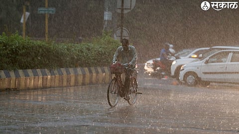 Heavy rain in city
