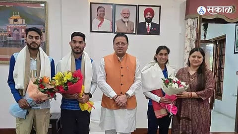 CM Dhami with Olympic Players in Uttarakhand