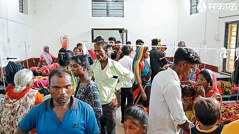 A farm laborer from Patan was admitted to Shindkheda Rural Hospital due to water poisoning in Chirane.