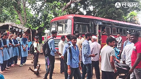 Students protesting to stop the bus at Chimanpuri-Pimple (Amalner) on Wednesday morning.