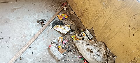 विद्यार्थ्यांचा अस्वच्छतेशी ‘सामना’