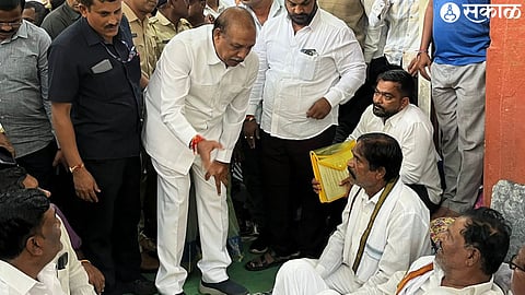 A meeting between Tribal Development Minister Vijay Kumar Gavit and the hunger strikers at the Tribal Commissionerate
